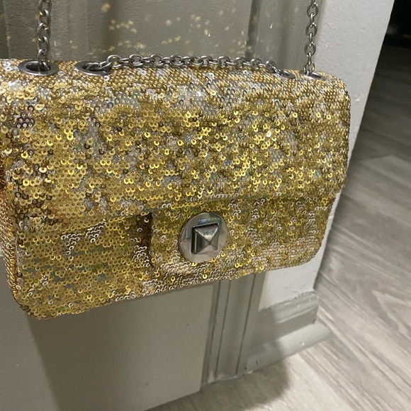 Purse - Picture 1 of 2